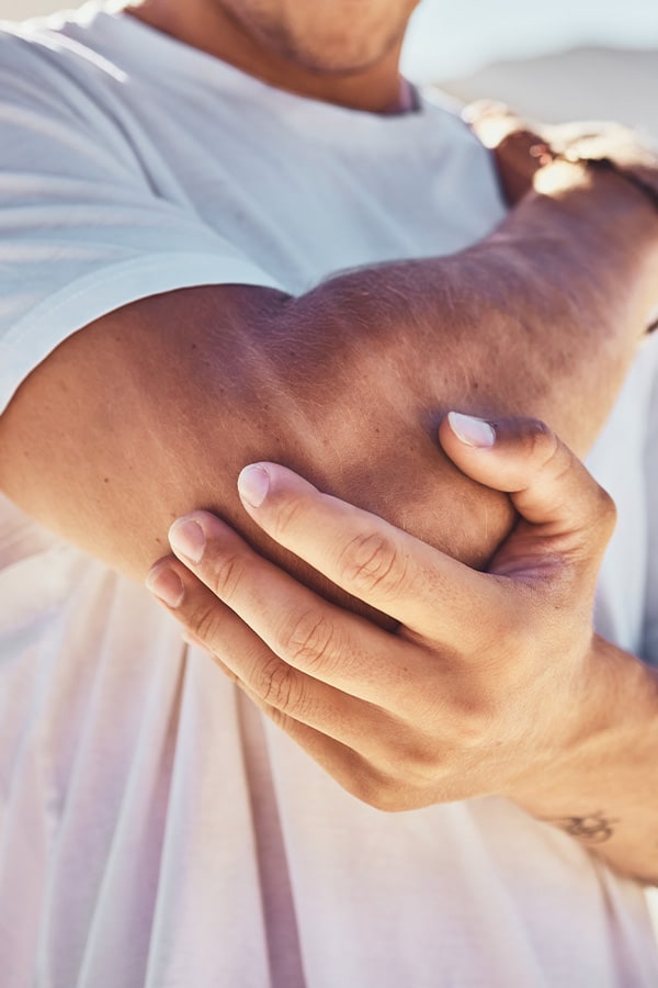 site principal chirurgie du coude dr pierre laumonerie chirurgien orthopediste specialiste rupture distable biceps paris